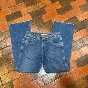 Tommy Hilfiger jeans raw hem size 6 with 31 inch inseam. Inventory T2